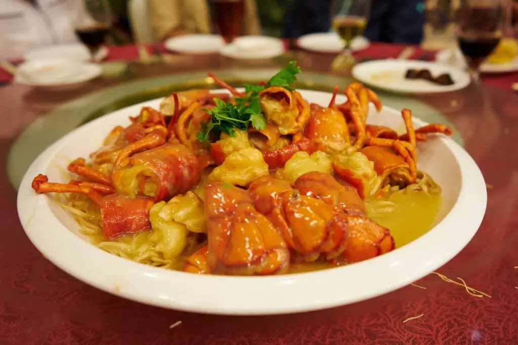 Chinese lobster noodles e fu yee mein