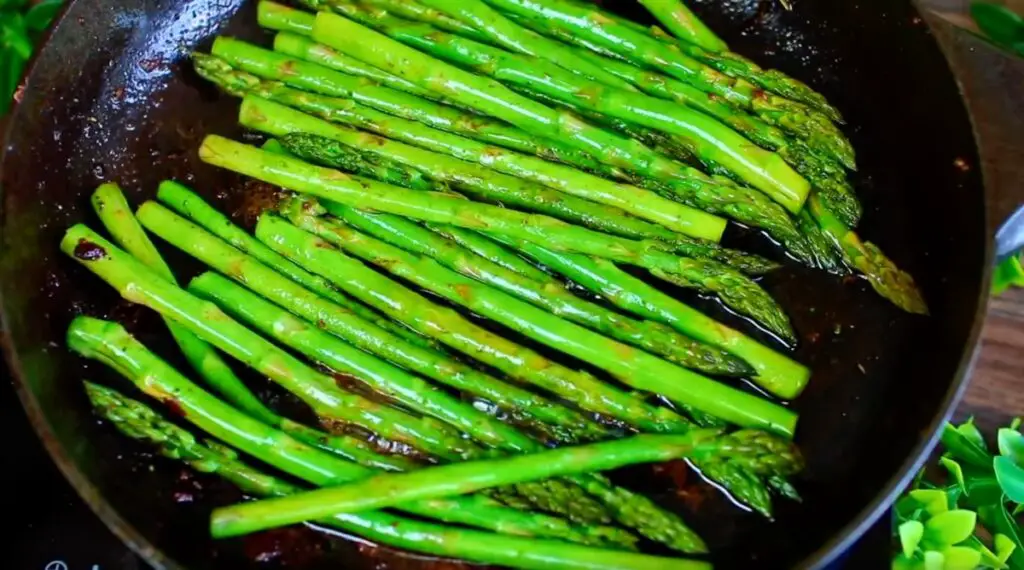 asian asparagus recipe, chicken asparagus stir fry, chicken and asparagus stir fry, chinese recipes with asparagus